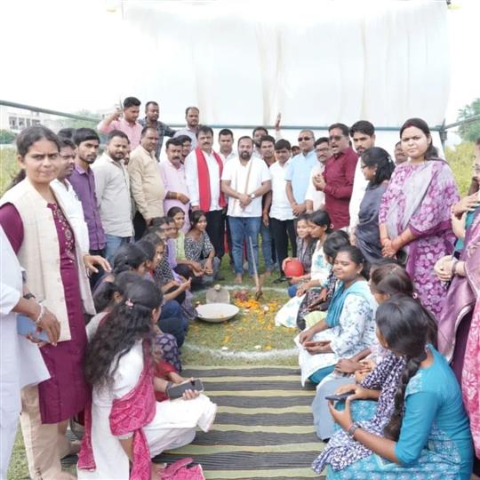 दिनांक 11.09.2025 दिन. शनिवार को लक्ष्मण प्रसाद बैद्य शासकीय कन्या महाविद्यालय बेमेतरा परिसर  में  हॉस्टल निर्माण हेतु भूमिपूजन किया गया। इस अवसर प